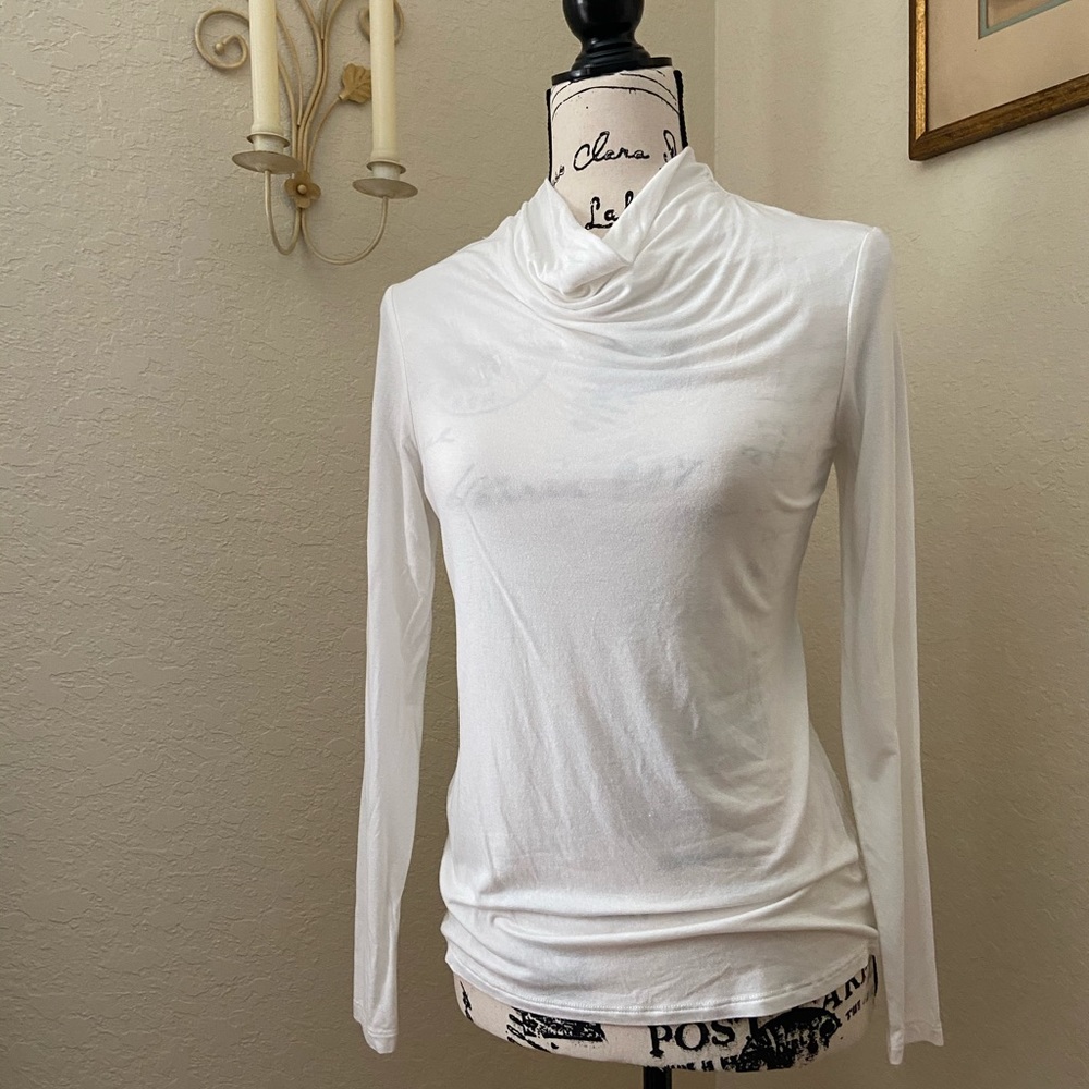 Long sleeve cotton top.